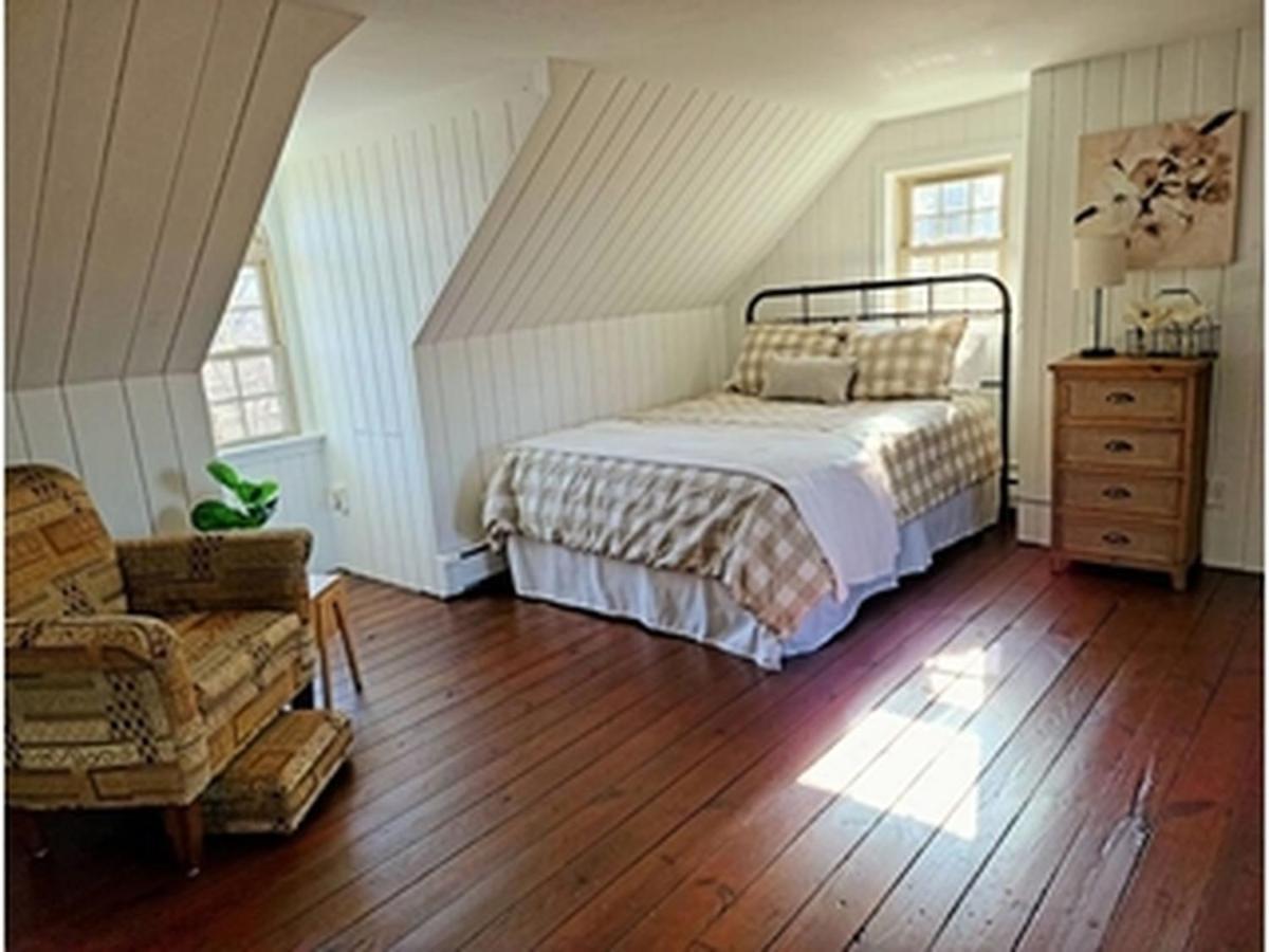 Downingtown Manor - 1900S Farmhouse With Creek Views Exteriér fotografie