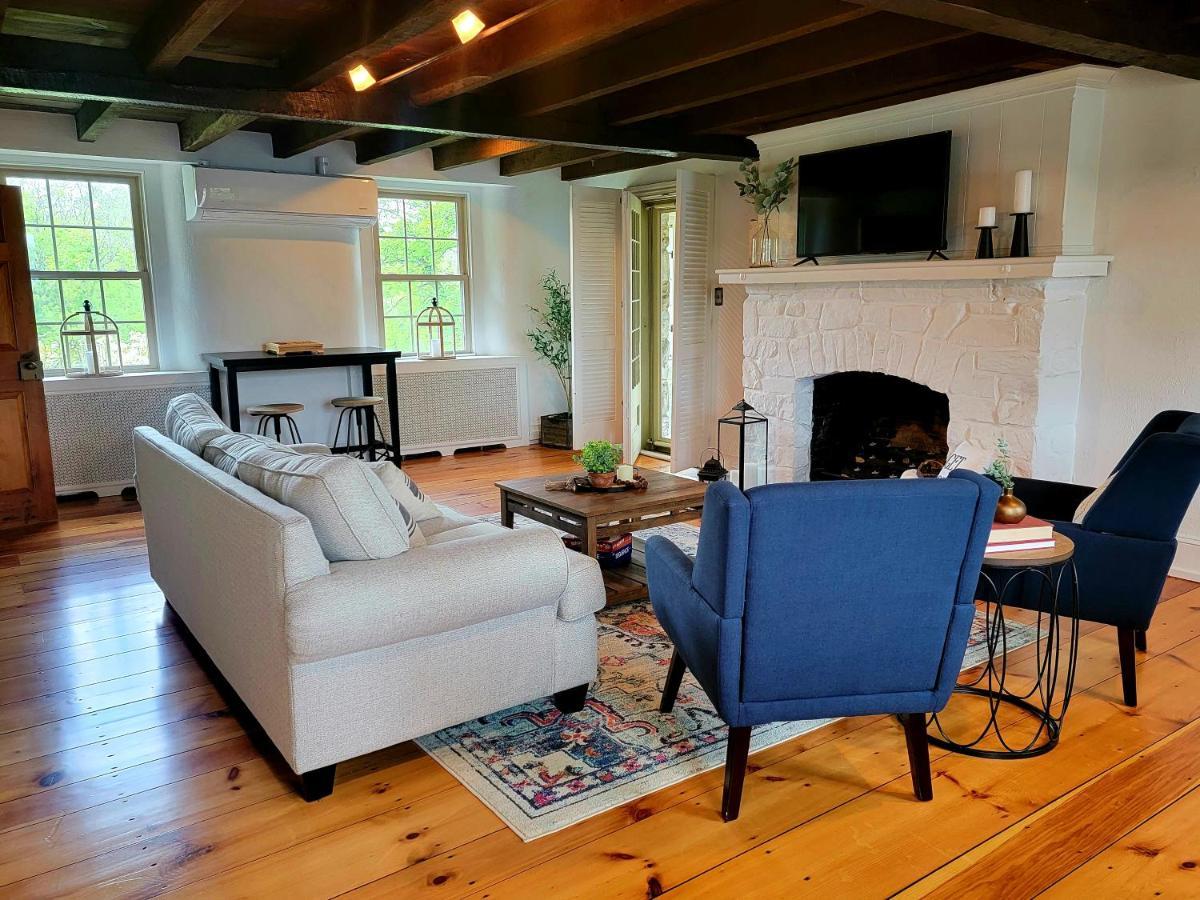 Downingtown Manor - 1900S Farmhouse With Creek Views Exteriér fotografie