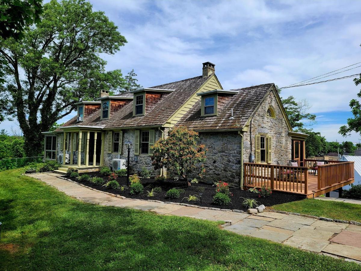 Downingtown Manor - 1900S Farmhouse With Creek Views Exteriér fotografie
